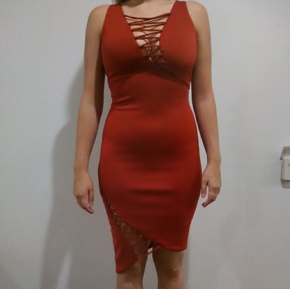 Cutout red Guess - Picture 1 of 3
